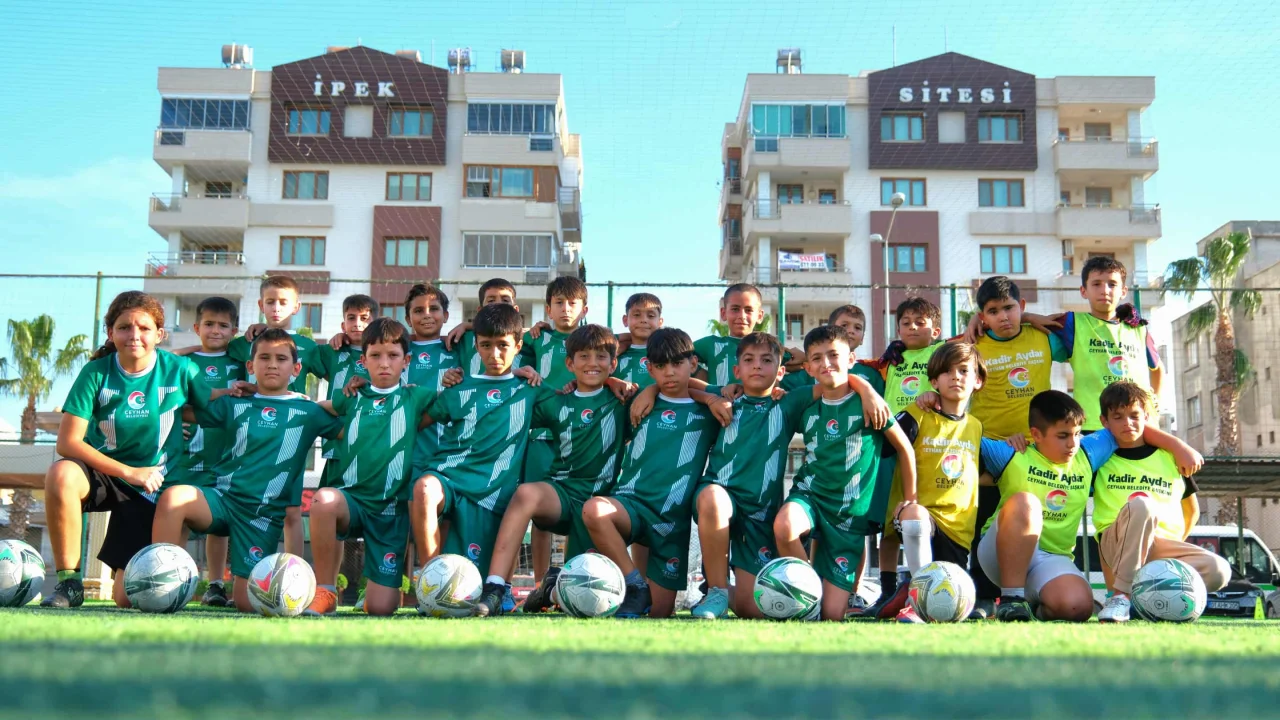 -Ceyhan Belediyesi’nin Ücretsiz Futbol Kursları Yoğun İlgi Görüyor 
