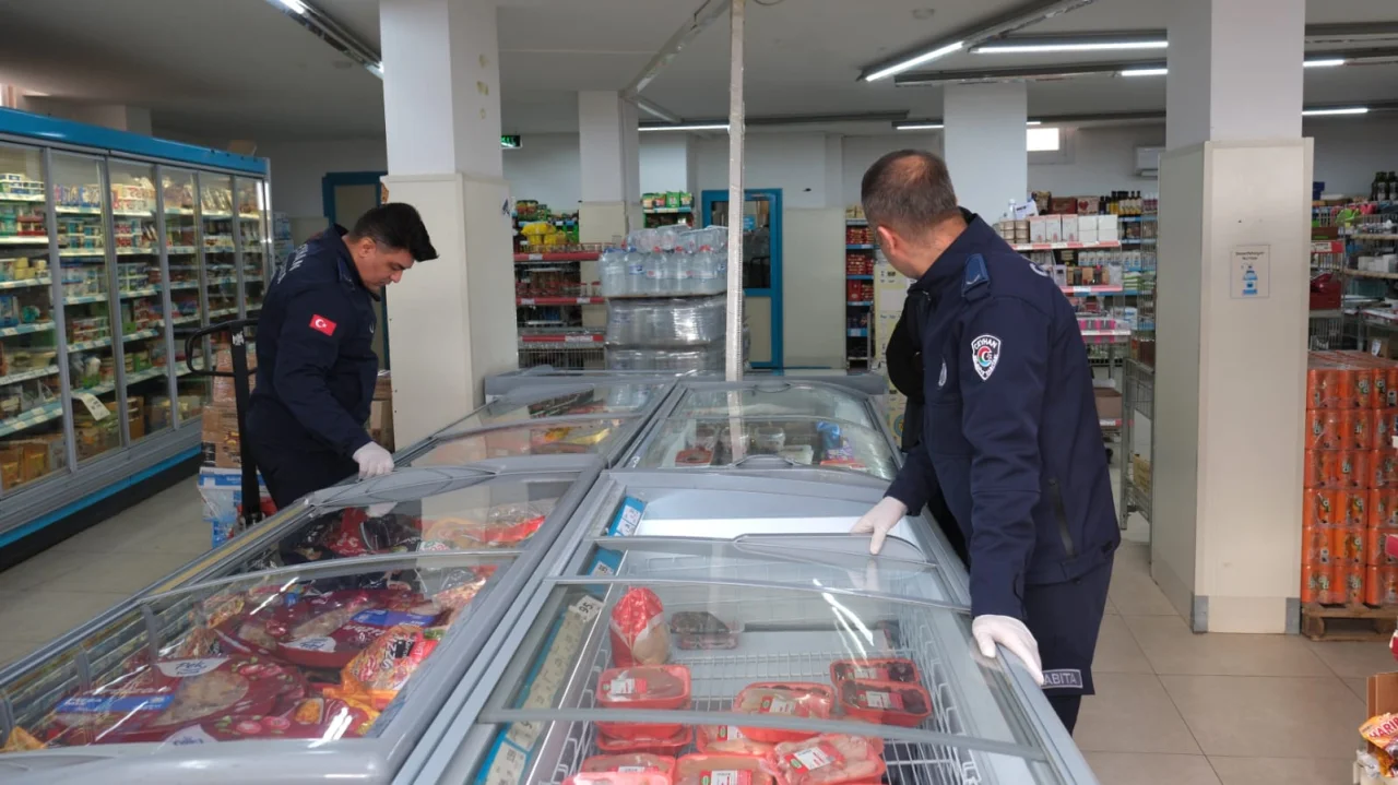 Ceyhan’da Zincir Marketlere Kapsamlı ve Titiz Zabıta Denetimi