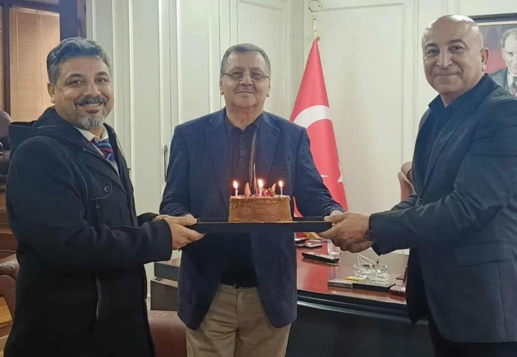 Ceyhan’da Erol Kahraman’a Doğum Günü Sürprizi